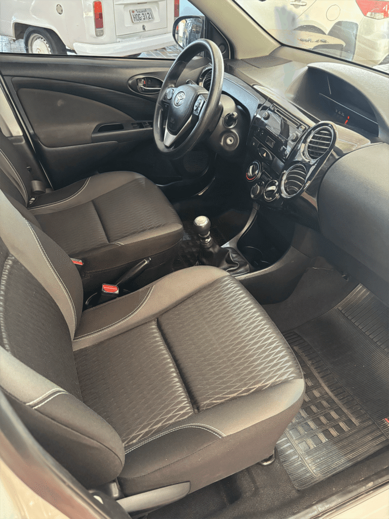 Toyota – Etios X Plus — foto 7