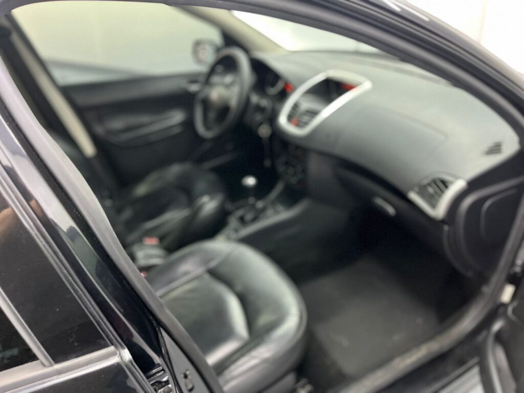 Peugeot – 207 XR Sport — foto 12
