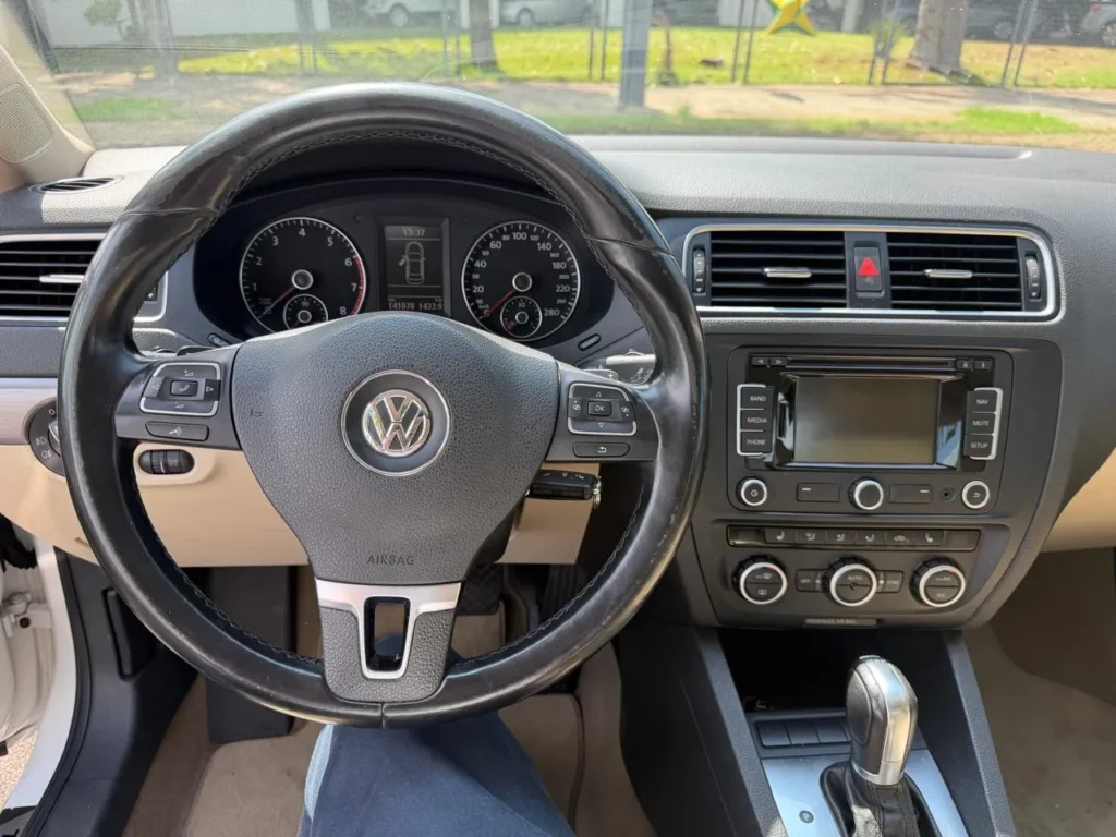 VW – VolksWagen – Jetta Highline — foto 10