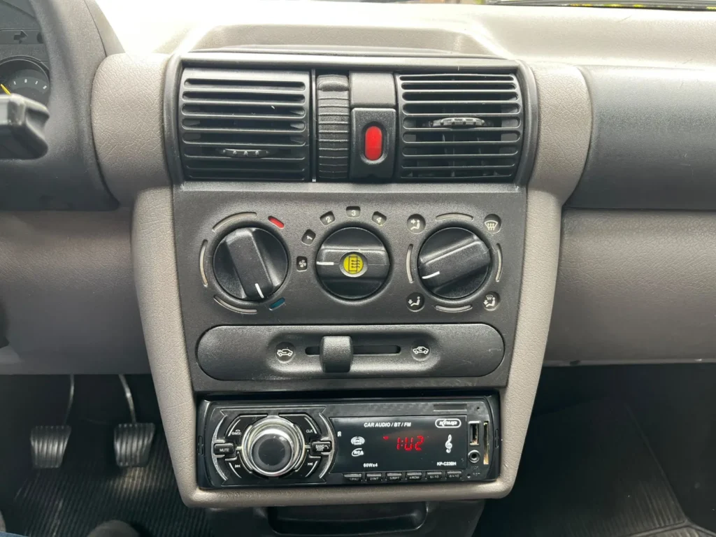GM – Chevrolet – Corsa Sed Class.spirit — foto 12
